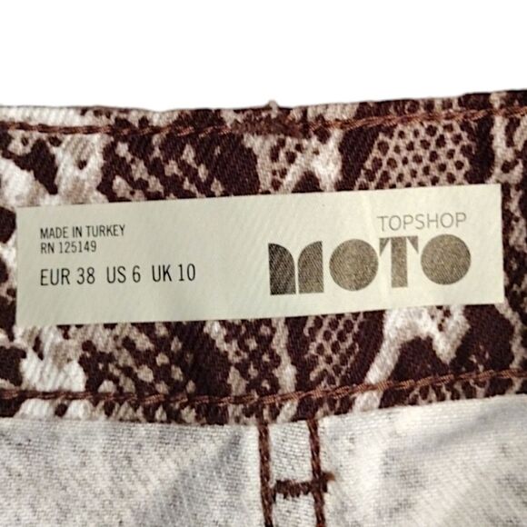 NWOT Topshop Moto Brown Snakeskin print denim skirt. Size 6, Brown, Tan, White - Picture 6 of 9